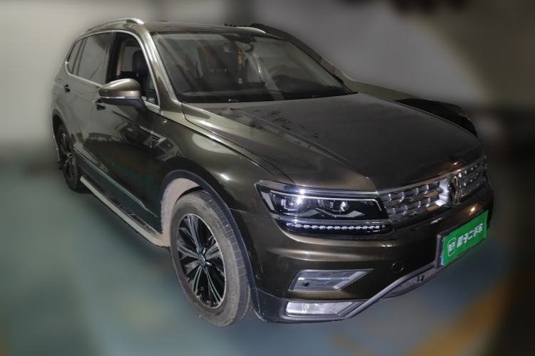 Used Volkswagen Tiguan L 2017 330TSI Automatic Two-Wheel Drive Flagship Edition Front Right 45 Deg