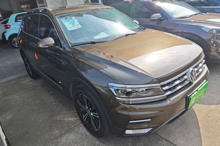 Used Volkswagen Tiguan L 2017 380TSI Automatic All-Wheel-Drive Luxury Edition Front Right 45 Deg