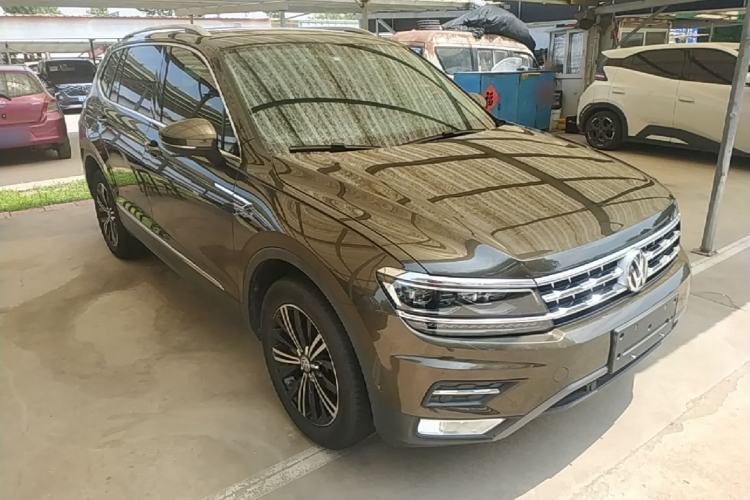 Used Volkswagen Tiguan L 2017 330TSI Automatic Two-Wheel Drive Flagship Edition Front Right 45 Deg