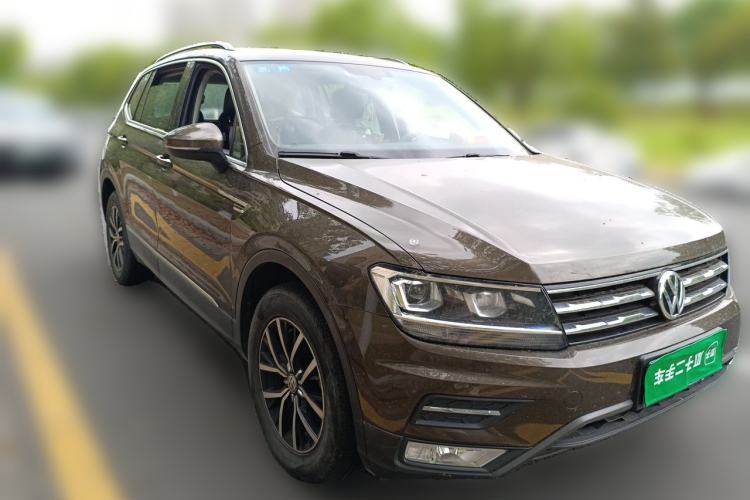 Used Volkswagen Tiguan L 2017 330TSI Automatic Two-Wheel Drive Luxury Edition Front Right 45 Deg