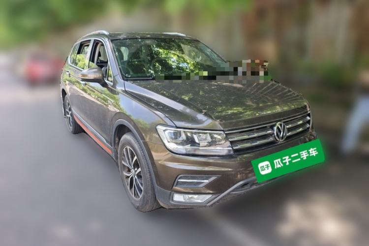 Used Volkswagen Tiguan L 2017 330TSI Automatic Two-Wheel Drive Luxury Edition Front Right 45 Deg