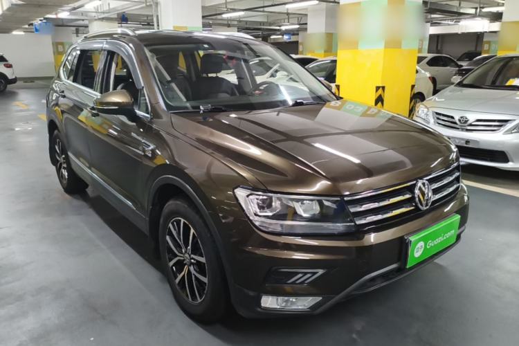 Used Volkswagen Tiguan L 2017 330TSI Automatic Two-Wheel Drive Comfort Edition Front Right 45 Deg