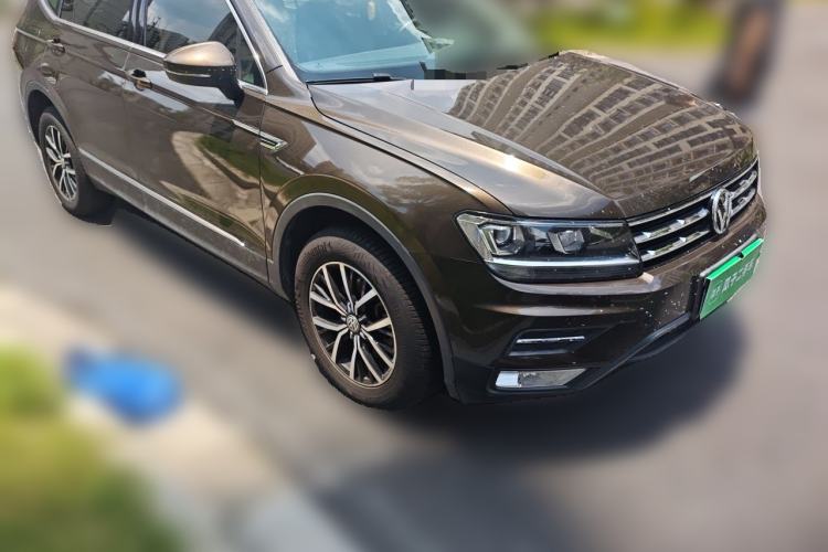 Used Volkswagen Tiguan L 2017 330TSI Automatic Two-Wheel Drive Luxury Edition Front Right 45 Deg