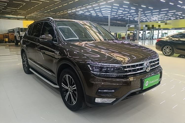 Used Volkswagen Tiguan L 2017 380TSI Automatic All-Wheel-Drive Luxury Edition Front Right 45 Deg