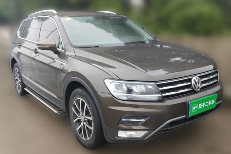 Used Volkswagen Tiguan L 2017 330TSI Automatic Two-Wheel Drive Luxury Edition Front Right 45 Deg
