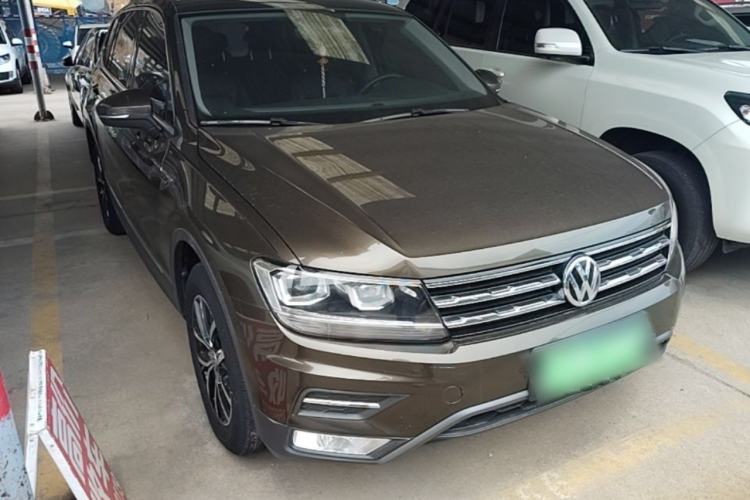 Used Volkswagen Tiguan L 2017 330TSI Automatic Two-Wheel Drive Luxury Edition Front Right 45 Deg