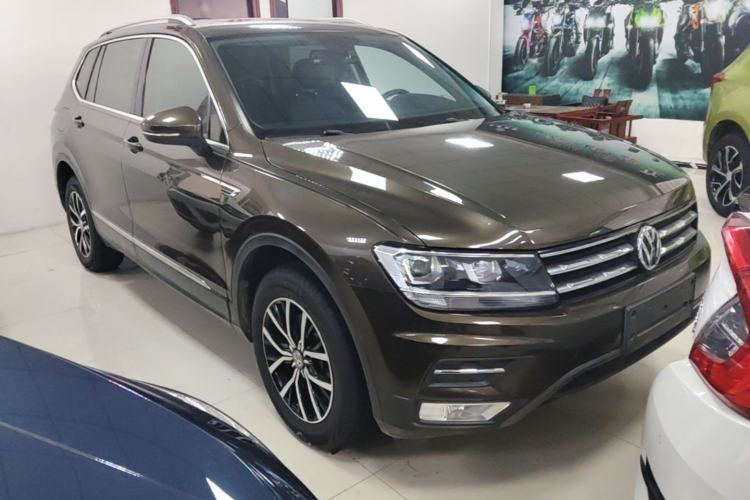 Used Volkswagen Tiguan L 2017 330TSI Automatic Two-Wheel Drive Luxury Edition Front Right 45 Deg