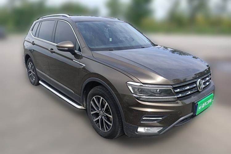 Used Volkswagen Tiguan L 2017 330TSI Automatic Two-Wheel Drive Luxury Edition Front Right 45 Deg