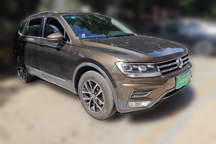 Used Volkswagen Tiguan L 2017 330TSI Automatic Two-Wheel Drive Luxury Edition Front Right 45 Deg