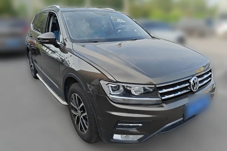 Used Volkswagen Tiguan L 2017 330TSI Automatic Two-Wheel Drive Luxury Edition Front Right 45 Deg