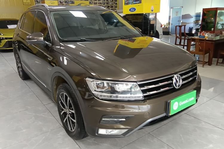Used Volkswagen Tiguan L 2017 330TSI Automatic Two-Wheel Drive Luxury Edition Front Right 45 Deg