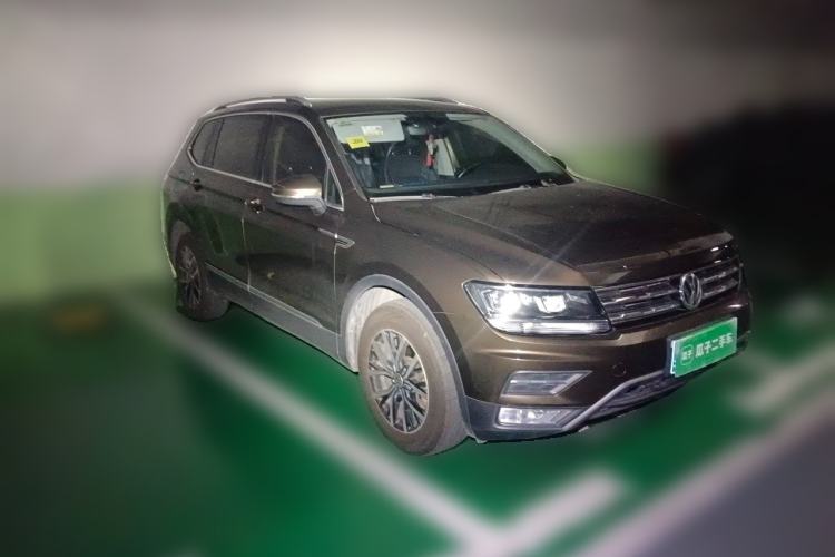Used Volkswagen Tiguan L 2017 330TSI Automatic Two-Wheel Drive Luxury Edition Front Right 45 Deg