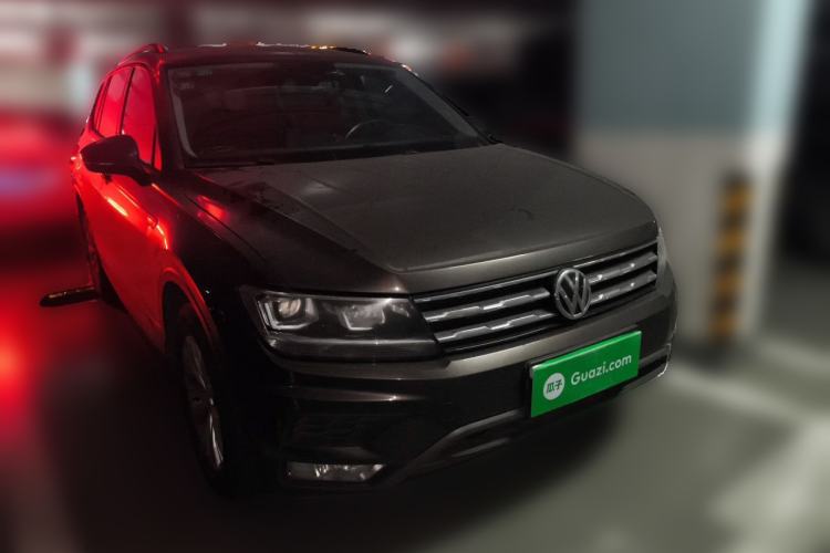 Used Volkswagen Tiguan L 2017 330TSI Automatic Two-Wheel Drive Luxury Edition Front Right 45 Deg
