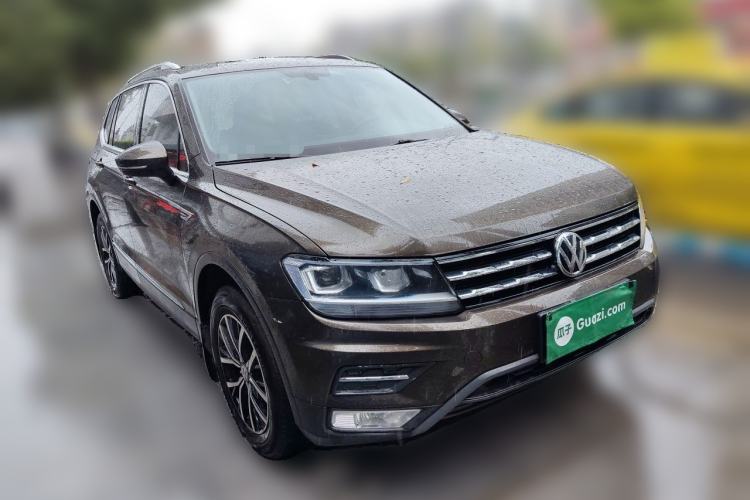 Used Volkswagen Tiguan L 2017 330TSI Automatic Two-Wheel Drive Luxury Edition Front Right 45 Deg