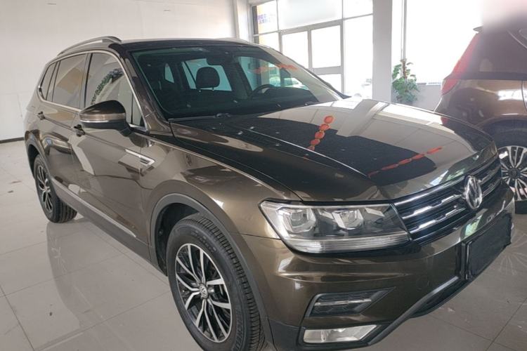 Used Volkswagen Tiguan L 2017 330TSI Automatic Two-Wheel Drive Luxury Edition Front Right 45 Deg