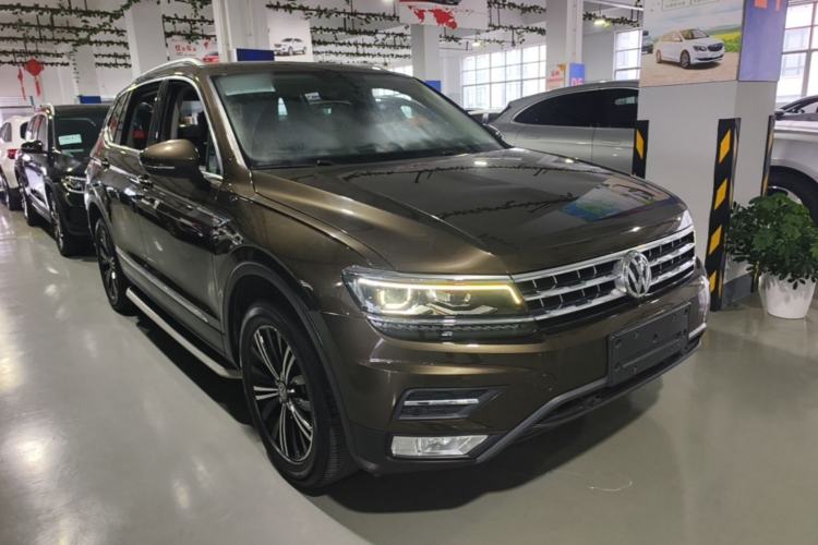 Used Volkswagen Tiguan L 2017 380TSI Automatic All-Wheel-Drive Luxury Edition Front Right 45 Deg