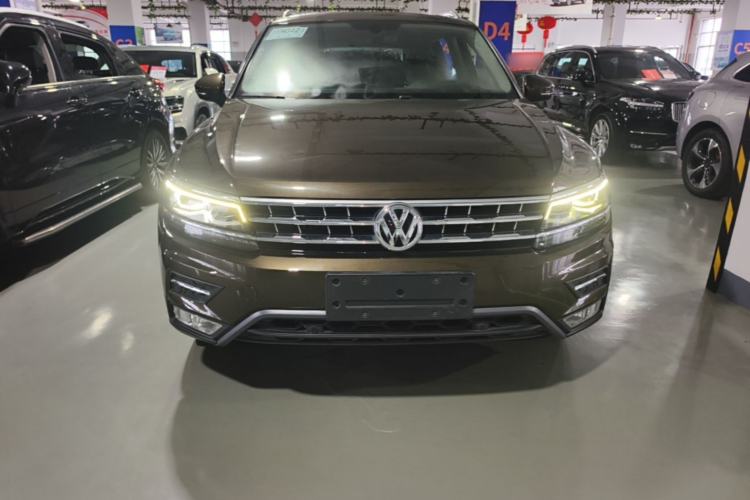 Used Volkswagen Tiguan L 2017 380TSI Automatic All-Wheel-Drive Luxury Edition Front