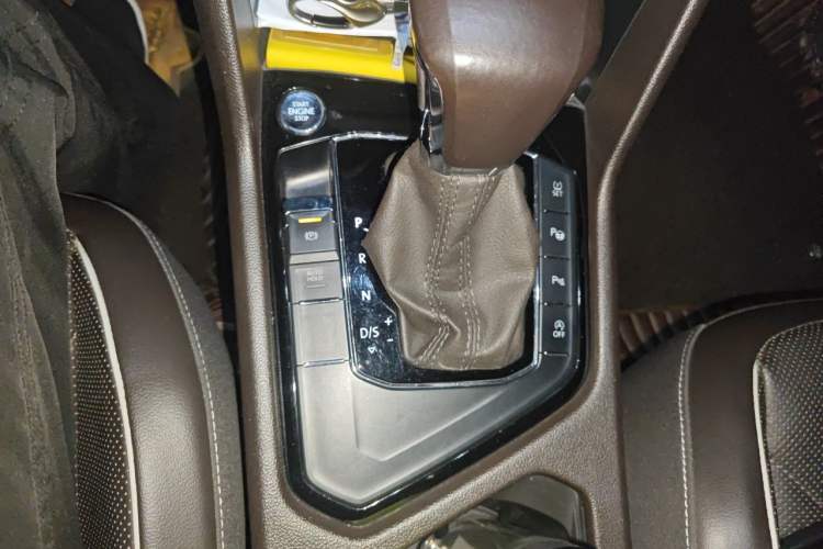Used Volkswagen Tiguan L 2017 330TSI Automatic Two-Wheel Drive Flagship Edition Gear Lever