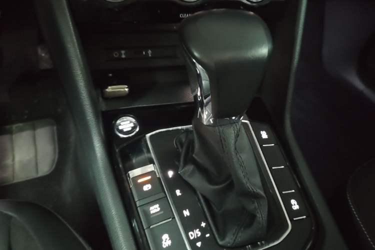 Used Volkswagen Tiguan L 2017 380TSI Automatic All-Wheel-Drive Luxury Edition Gear Lever