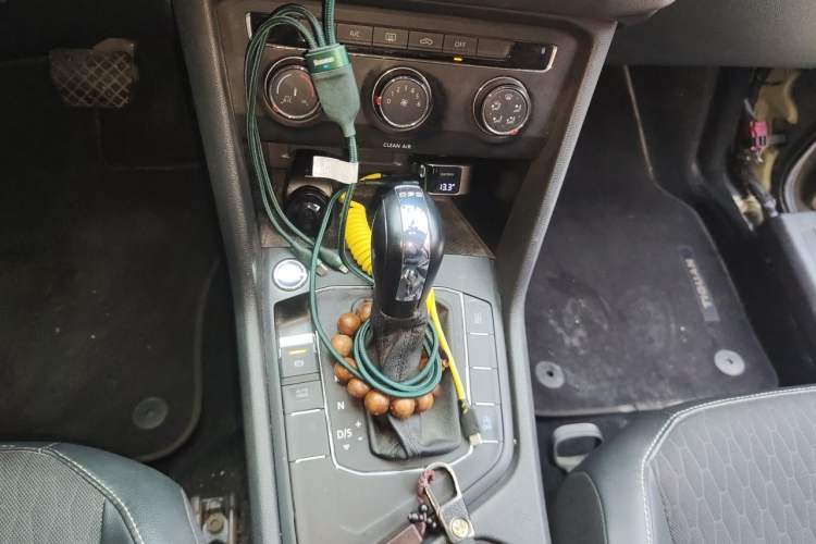 Used Volkswagen Tiguan L 2017 330TSI Automatic Two-Wheel Drive Luxury Edition Gear Lever