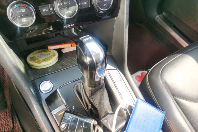Used Volkswagen Tiguan L 2017 330TSI Automatic Two-Wheel Drive Luxury Edition Gear Lever