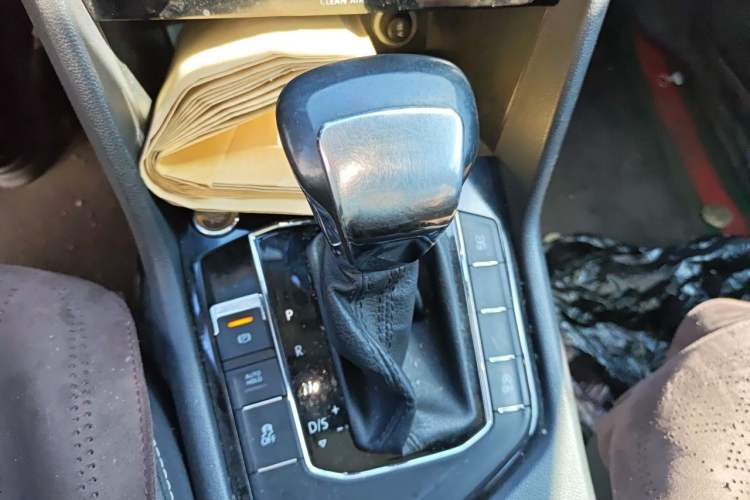 Used Volkswagen Tiguan L 2017 380TSI Automatic All-Wheel-Drive Luxury Edition Gear Lever