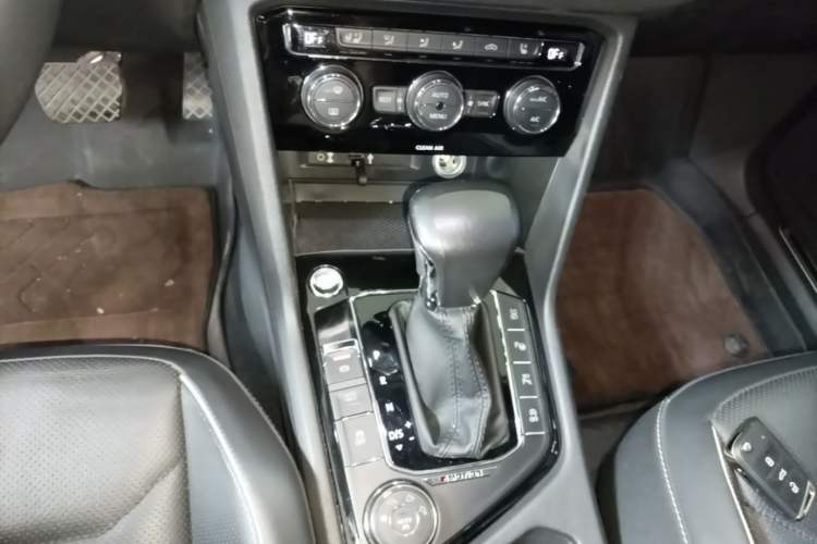 Used Volkswagen Tiguan L 2017 380TSI Automatic All-Wheel Drive Supreme Flagship Edition Gear Lever