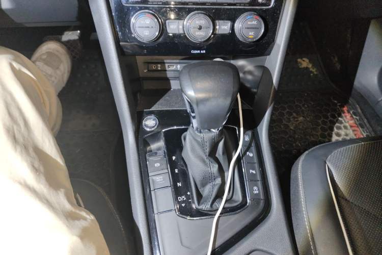 Used Volkswagen Tiguan L 2017 330TSI Automatic Two-Wheel Drive Flagship Edition Gear Lever