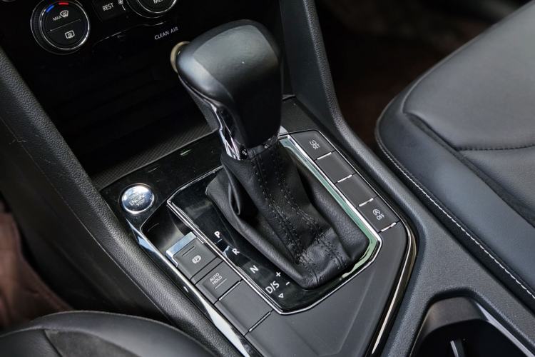 Used Volkswagen Tiguan L 2017 330TSI Automatic Two-Wheel Drive Comfort Edition Gear Lever