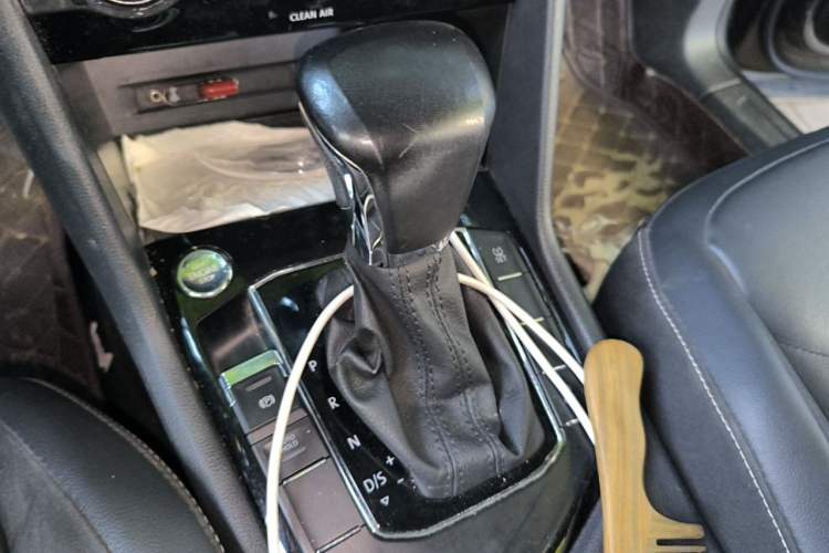 Used Volkswagen Tiguan L 2017 330TSI Automatic Two-Wheel Drive Luxury Edition Gear Lever