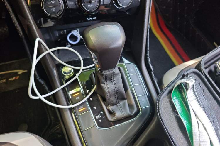 Used Volkswagen Tiguan L 2017 330TSI Automatic Two-Wheel Drive Luxury Edition Gear Lever