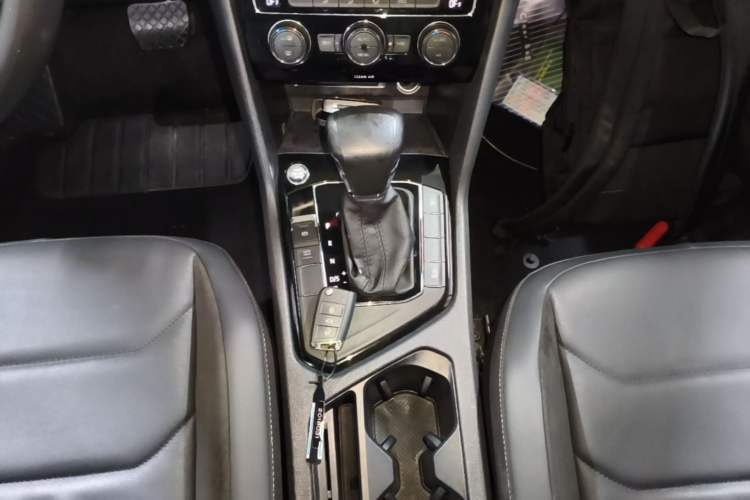 Used Volkswagen Tiguan L 2017 330TSI Automatic Two-Wheel Drive Comfort Edition Gear Lever