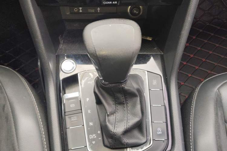 Used Volkswagen Tiguan L 2017 330TSI Automatic Two-Wheel Drive Luxury Edition Gear Lever