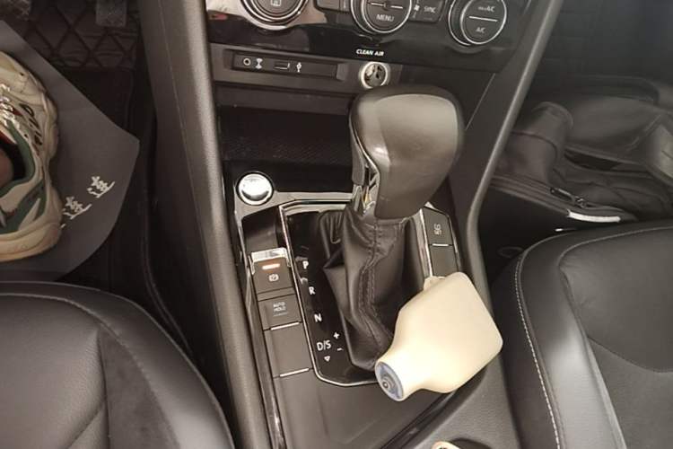 Used Volkswagen Tiguan L 2017 330TSI Automatic Two-Wheel Drive Luxury Edition Gear Lever