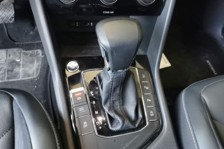Used Volkswagen Tiguan L 2017 380TSI Automatic All-Wheel-Drive Luxury Edition Gear Lever