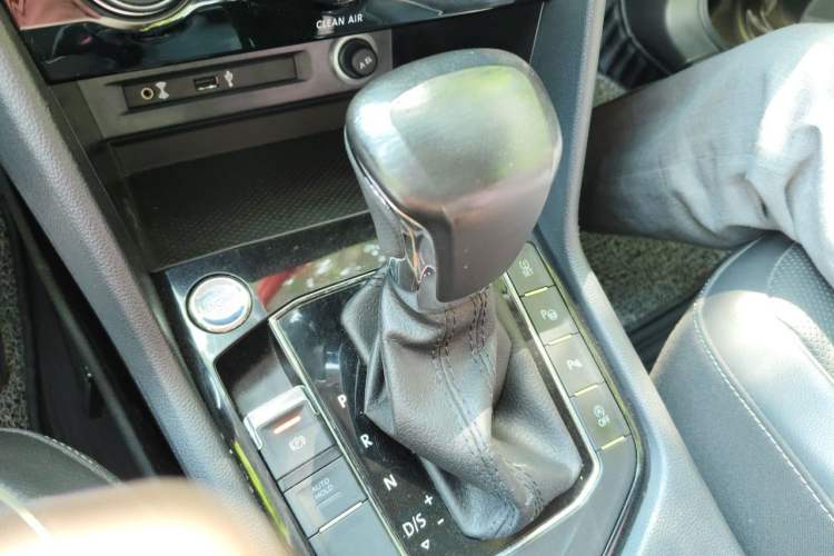 Used Volkswagen Tiguan L 2017 330TSI Automatic Two-Wheel Drive Flagship Edition Gear Lever