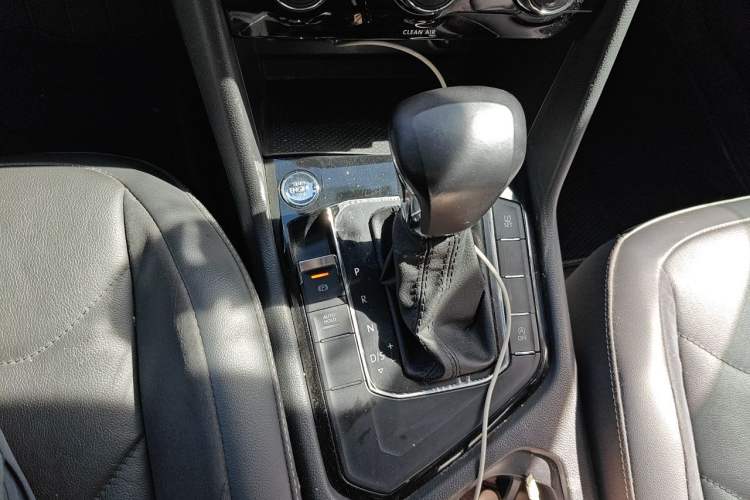 Used Volkswagen Tiguan L 2017 330TSI Automatic Two-Wheel Drive Luxury Edition Gear Lever