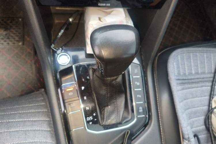 Used Volkswagen Tiguan L 2017 330TSI Automatic Two-Wheel Drive Flagship Edition Gear Lever