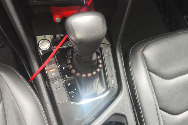 Used Volkswagen Tiguan L 2017 330TSI Automatic Two-Wheel Drive Luxury Edition Gear Lever
