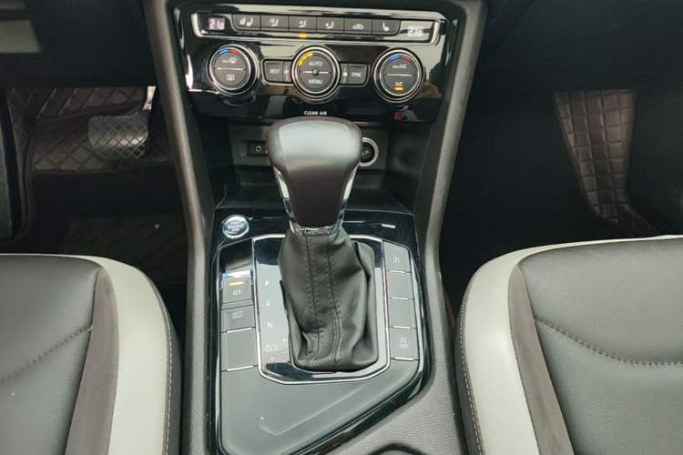 Used Volkswagen Tiguan L 2017 330TSI Automatic Two-Wheel Drive Luxury Edition Gear Lever