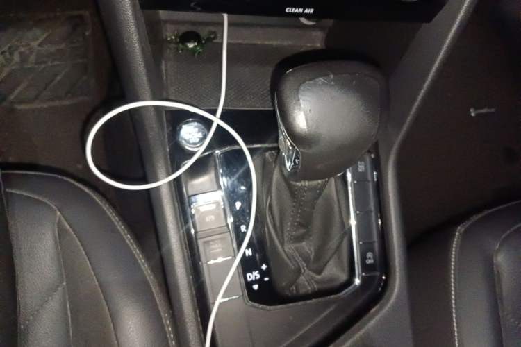 Used Volkswagen Tiguan L 2017 330TSI Automatic Two-Wheel Drive Luxury Edition Gear Lever