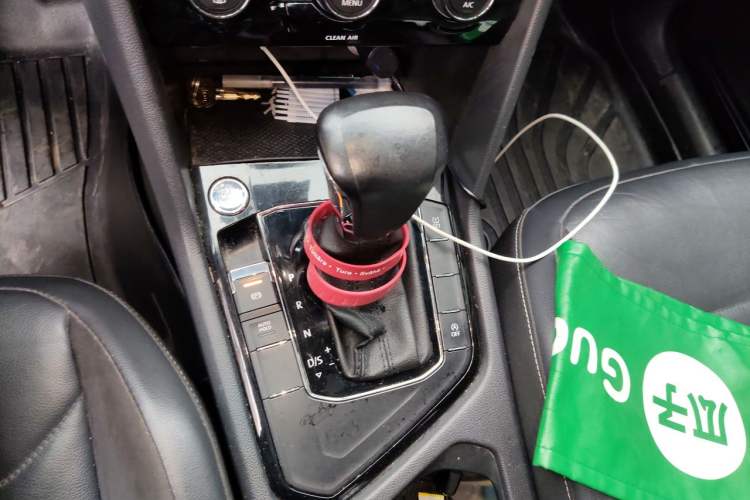 Used Volkswagen Tiguan L 2017 330TSI Automatic Two-Wheel Drive Luxury Edition Gear Lever