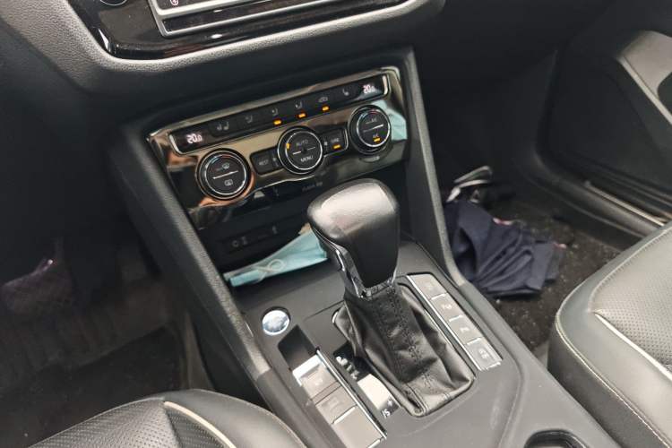 Used Volkswagen Tiguan L 2017 330TSI Automatic Two-Wheel Drive Flagship Edition Gear Lever