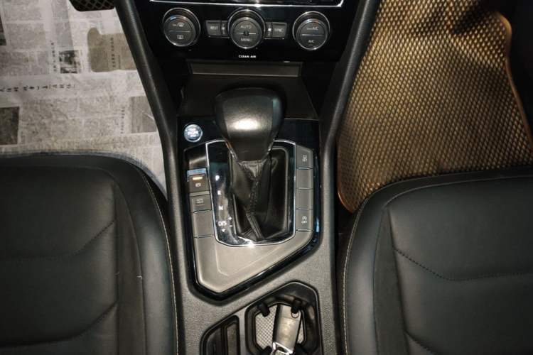Used Volkswagen Tiguan L 2017 330TSI Automatic Two-Wheel Drive Luxury Edition Gear Lever