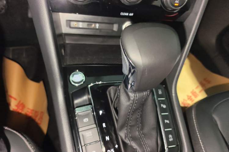Used Volkswagen Tiguan L 2017 380TSI Automatic All-Wheel-Drive Luxury Edition Gear Lever