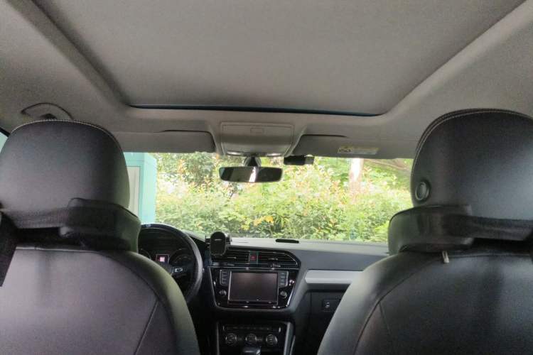 Used Volkswagen Tiguan L 2017 330TSI Automatic Two-Wheel Drive Luxury Edition Headliner