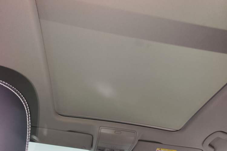 Used Volkswagen Tiguan L 2017 380TSI Automatic All-Wheel-Drive Luxury Edition Headliner