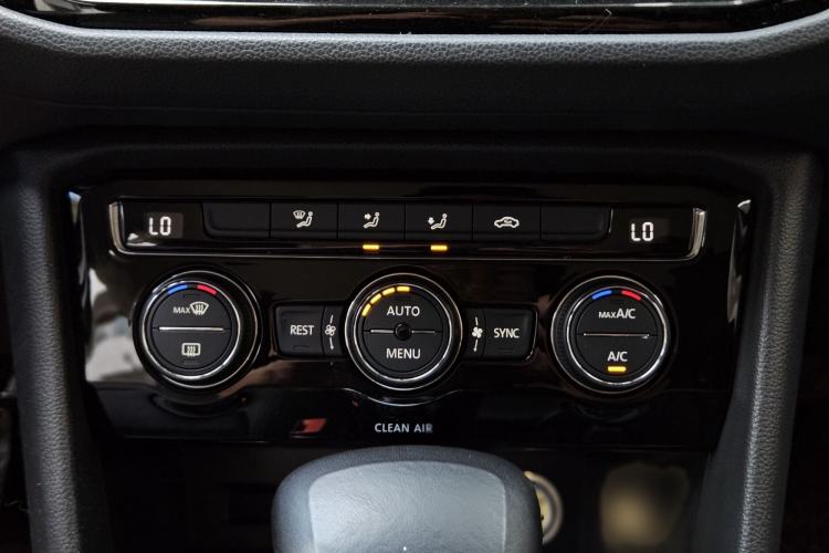 Used Volkswagen Tiguan L 2017 330TSI Automatic Two-Wheel Drive Comfort Edition Interior 11