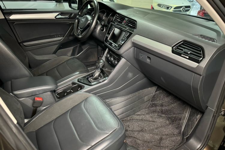 Used Volkswagen Tiguan L 2017 330TSI Automatic Two-Wheel Drive Luxury Edition Interior 13
