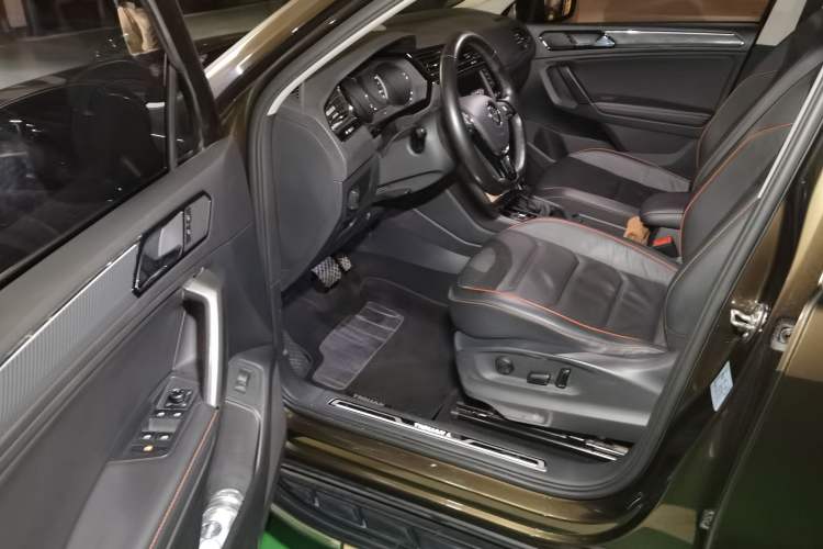 Used Volkswagen Tiguan L 2017 330TSI Automatic Two-Wheel Drive Flagship Edition Interior 3